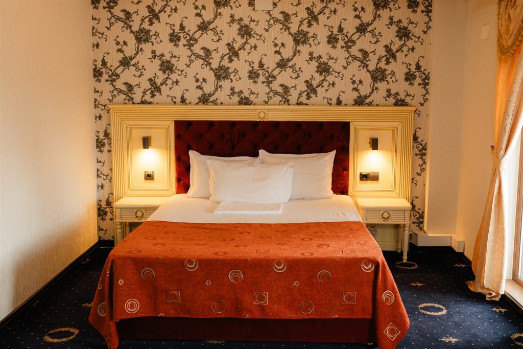 Cameră triplă, Hotel Ambasador