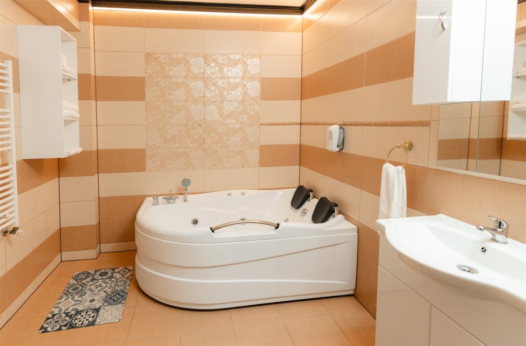 Jacuzzi cameră VIP, Hotel Ambasador