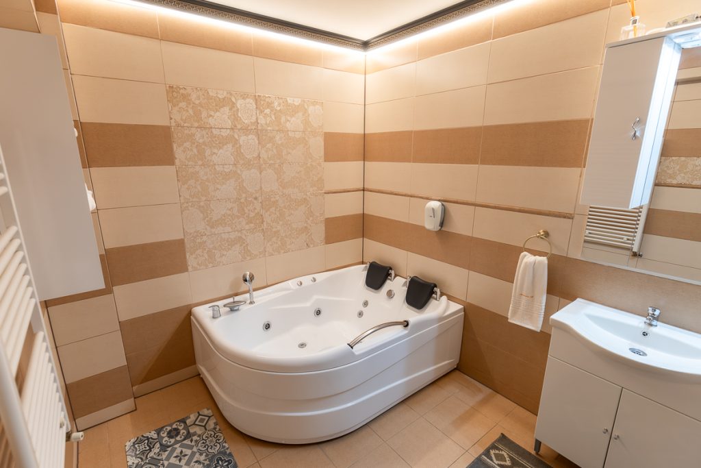 Cameră VIP, Hotel Ambasador