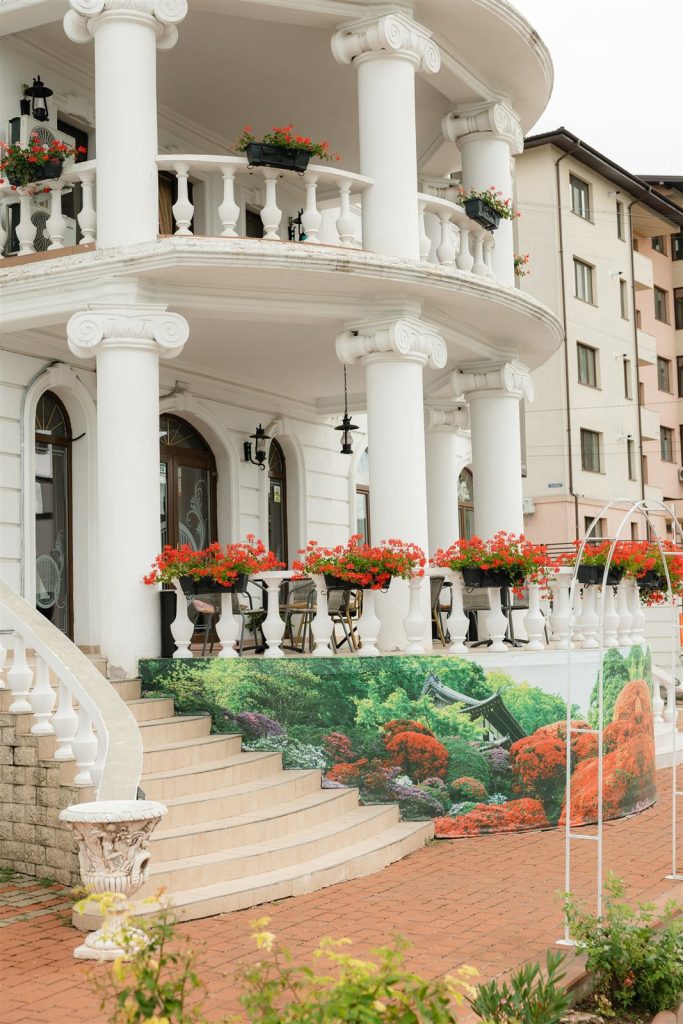 Terasa cu flori, Hotel Ambasador